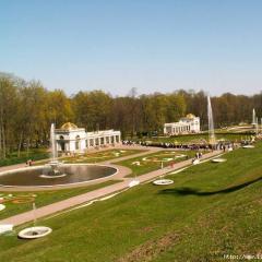 Peterhofo fontanai Petrodvorets rūmai parkai fontanai